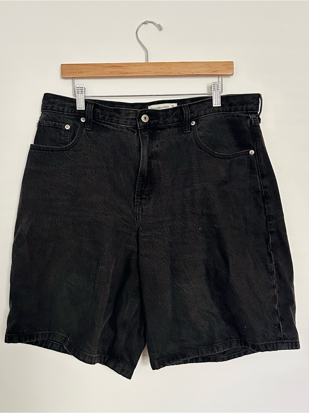 Abercrombie & Fitch / Curve Love Mid Rise 10" Loose Short / Size 31